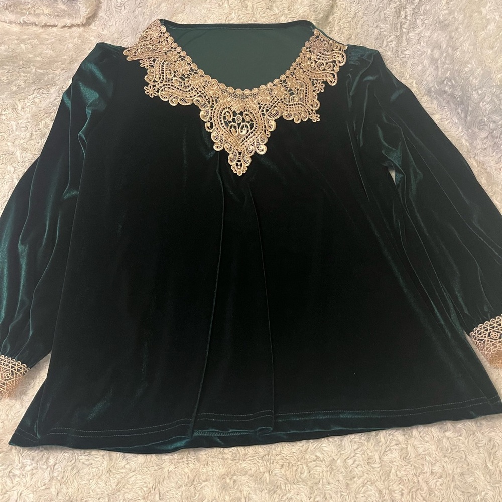 Elegant Vintage Green Velvet Top with Lace Trim Sz. 1X